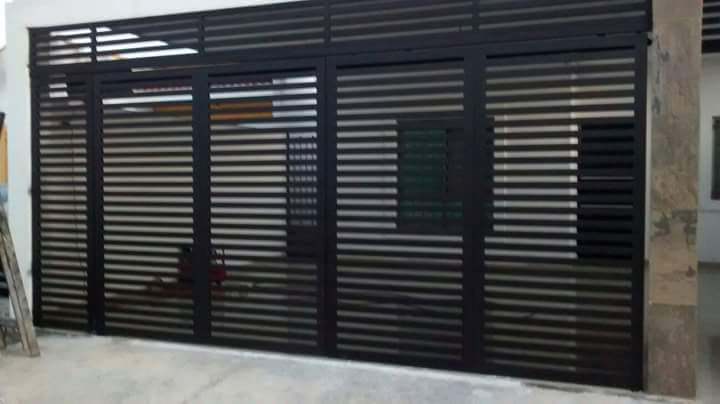 Portón batiente automatizado instalado en Vicente López y zona norte